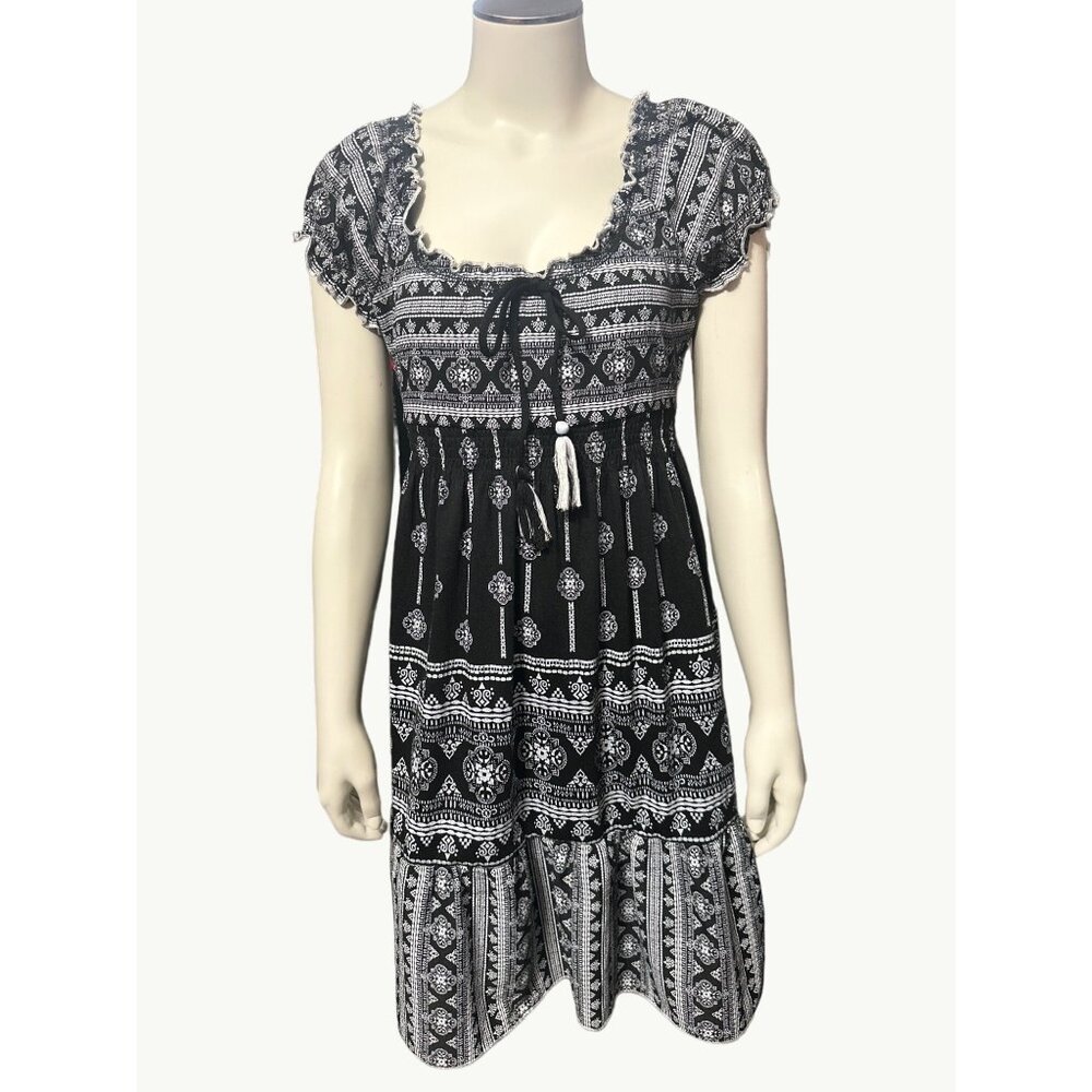 Almost Famous Black White Ruffle Sleeve Boho Dress Size Large Polyester Rayon